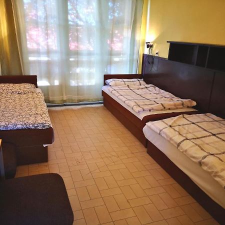 Beach Club Panzio Es Camping Aparthotel Zamárdi Exteriör bild