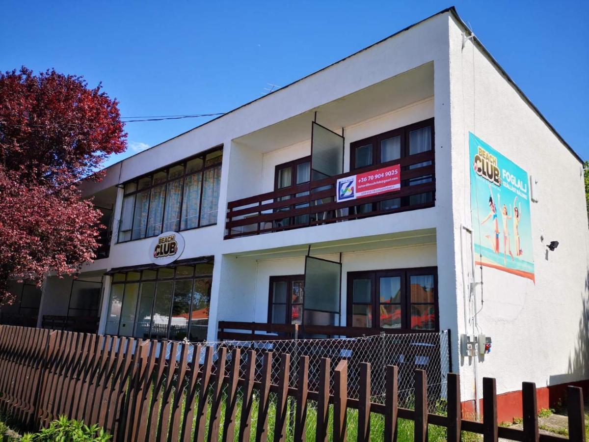 Beach Club Panzio Es Camping Aparthotel Zamárdi Exteriör bild