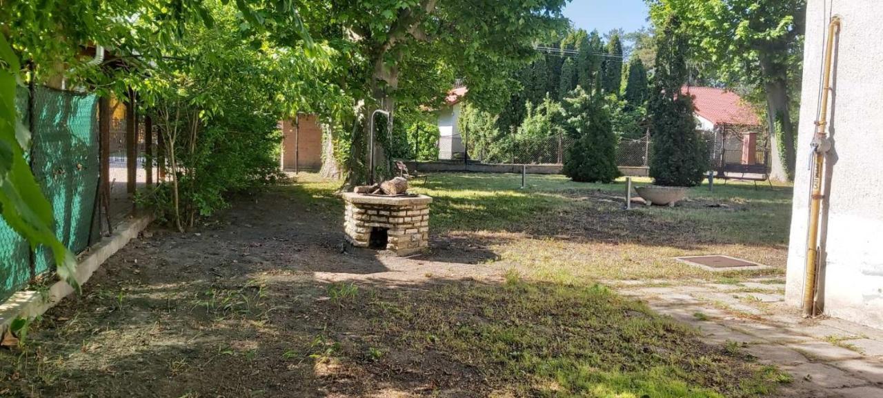 Beach Club Panzio Es Camping Aparthotel Zamárdi Exteriör bild